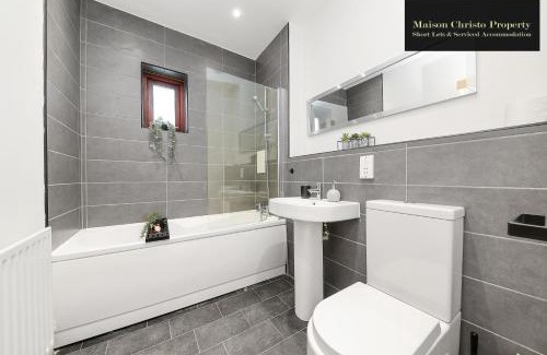 Bow Apartment | Eden 2Bedroom Apt Sleeps 6 in London with Wifi & Leisure By Maison Christo Property Short Lets & Serviced Accommodation
