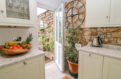 Appleby-in-Westmorland Cottage | EDEN COTTAGE, pet friendly, with open fire in Appleby-In-Westmorland