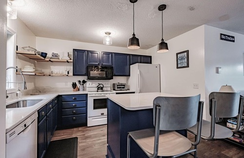 Bethel Condo | Eden Ridge Condo - Newly renovated Bethel Condo. Close to downtown, sleeps 6, views