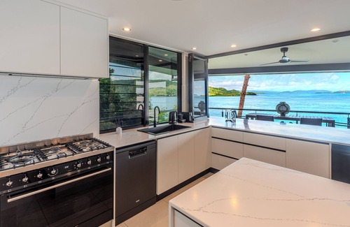 Hamilton Island Apartment | Edge 10 - Magnificent Views!