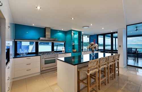 Hamilton Island Villa | Edge 12 Hamilton Island - absolute oceanfront with golf buggy