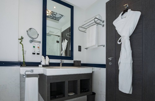 Deira Hotel | Edge Creekside Hotel