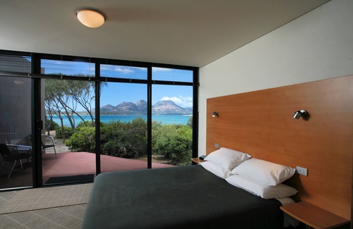 Coles Bay Hotel | Edge of the Bay