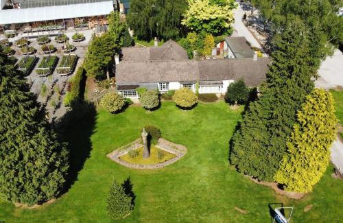 Bamford House | Edge view, outdoor adventure focused cottage, sleeps 8