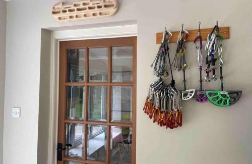 Bamford House | Edge view, outdoor adventure focused cottage, sleeps 8