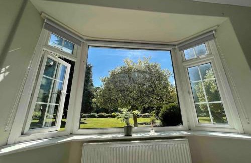 Bamford House | Edge view, outdoor adventure focused cottage, sleeps 8
