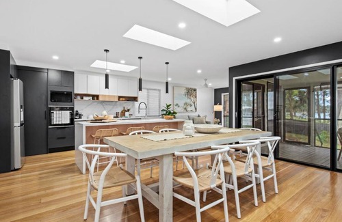 St. Georges Basin House | Edge Water - Belle Escapes Jervis Bay