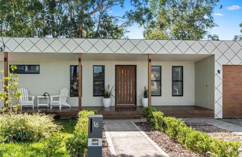St. Georges Basin House | Edge Water - Belle Escapes Jervis Bay