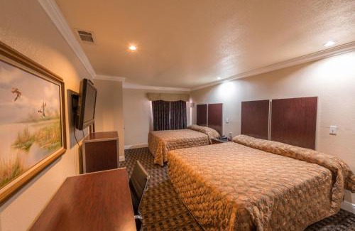 Reedley Hotel | Edge Water Inn