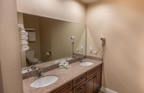 Reedley Hotel | Edge Water Inn
