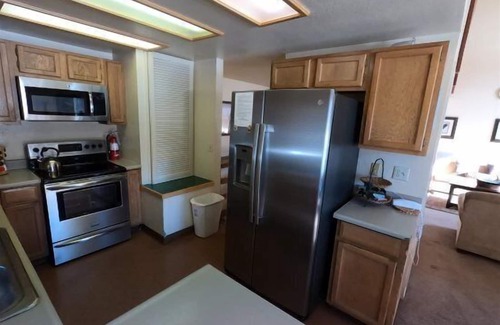 June Lake Condo | Edgewater #13, spacious 2 bd/2 bth