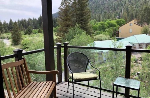 June Lake Condo | Edgewater #2 Lakeview, Upper unit, upgraded unit, brand new carpet