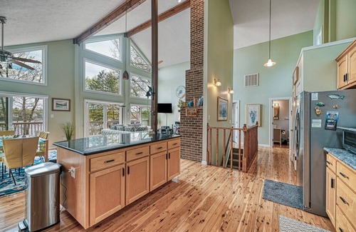 Mineral House | Edgewood Dream- Cozy Waterfront Home, Deep Water, Centrally Located