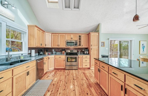 Mineral House | Edgewood Dream- Cozy Waterfront Home, Deep Water, Centrally Located