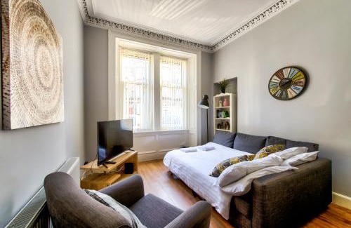 Leith Apartment | Edinburgh City Central Apartment Sleeps 6 Free Parking