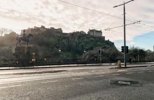 Blackburn House | Edinburgh Guest Room KEYWORKERS BUSINESS 10MIN TO THE HOSPITAL