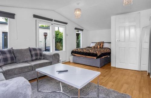 Blackburn House | Edinburgh Guest Room KEYWORKERS BUSINESS 10MIN TO THE HOSPITAL