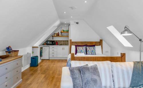 Blackburn House | Edinburgh's Autumn Chalet