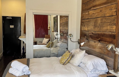 Stratford Hotel | Edisons Inn