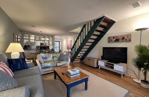 Edisto Island Condo | Edisto Beach Peach!—beautiful renovated condo on golf course & close to beaches