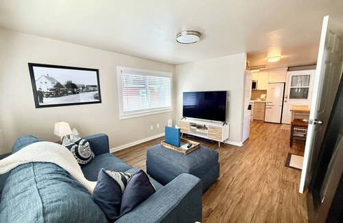 The Bowl of Edmonds House | Edmonds Getaway Cottage – Quaint Seaside Town, Kitchen, Train to FIFA World Cup