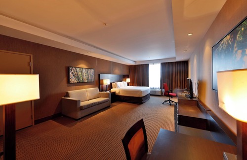 Southeast Edmonton Hotel | Edmonton Hotel and Convention Centre
