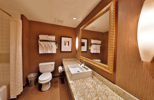 Southeast Edmonton Hotel | Edmonton Hotel and Convention Centre