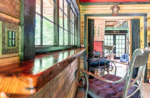 Woodstock House | Edward - The Hut