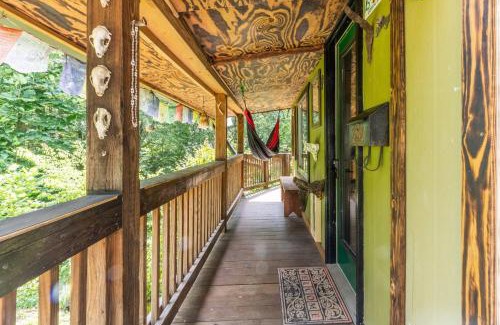 Woodstock House | Edward - The Hut