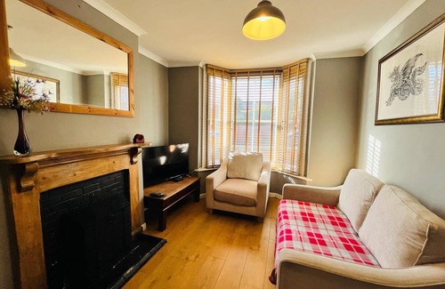 City Centre Cottage | Edwards Cottage - Grove Road Cottages