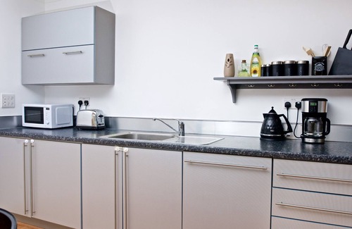Speke Apartment | EE1 Liverpool Entire place/Airport 8 min/Car park