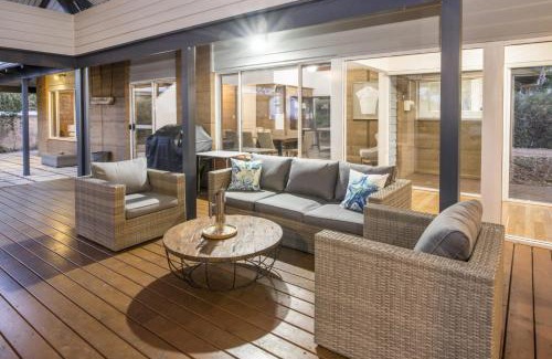 Eagle Bay House | EeBee House