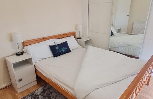 Northfield House | EEJs Cosy 2 bed terrace - close to station