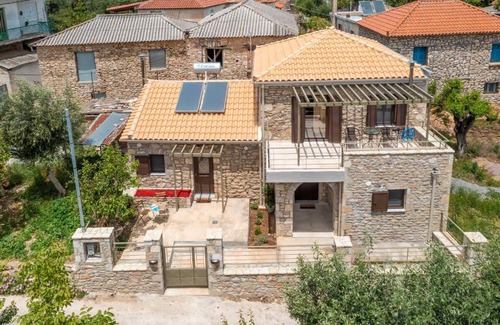 Messini House | Eftichia's Nomad stone house