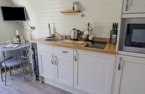 Llanfyllin Cottage | EFYRNWY, romantic, character holiday cottage in Llanfyllin