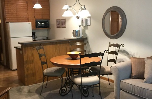 Egg Harbor Condo | EGG HARBOR GETAWAY - LANDMARK RESORT - Cozy 1 Bedroom Wood-view!