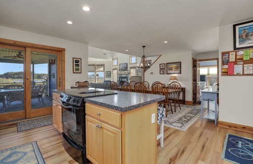 Deep Hole House | Egret's Cove - Pet friendly w/Hot tub!