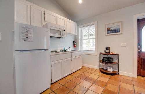 Uptown - Upper Duval Cottage | Egret Suite | Bright Retreat, Hot Tubs, Steps from Duval!