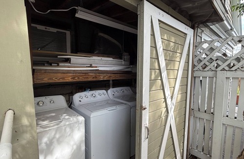 Uptown - Upper Duval Cottage | Egret Suite | Bright Retreat, Hot Tubs, Steps from Duval!