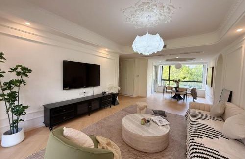 Huangpu Apartment | EHUB - Shanghai Garden High Quality Apartment near the Bund