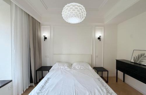 Huangpu Apartment | EHUB - Shanghai Garden High Quality Apartment near the Bund