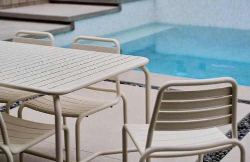 Thousand Oaks House | Eichler Mid Century Modern Designer Pool/Jacuzzi