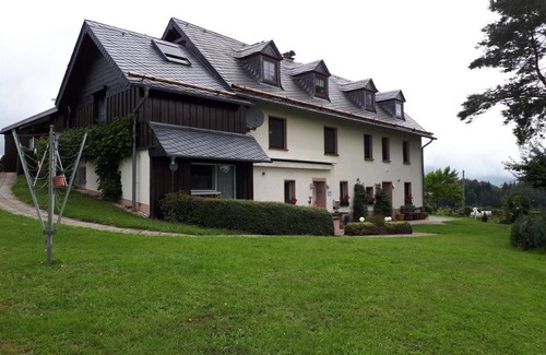 Plutscheid Apartment | Eifel-Hügelhaus Plütscheid - 5-bed vacation apartment shower/WC, 3 bedrooms