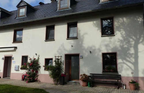 Plutscheid Apartment | Eifel-Hügelhaus Plütscheid - 5-bed vacation apartment shower/WC, 3 bedrooms