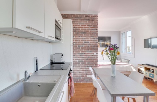 Quartier de l'Ecole-Militaire Apartment | Eiffel Tower view terrace Saint Germain des Pres