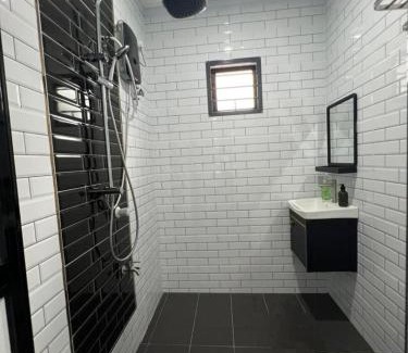 Gua Villa | Eiffel Villa Homestay Melaka