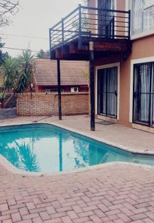Brits Bed & Breakfast | Eight Martjie