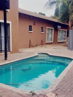 Brits Bed & Breakfast | Eight Martjie