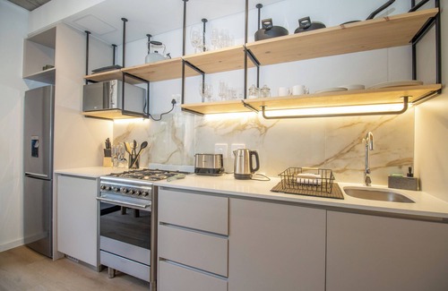 Three Anchor Bay Apartment | EIGHTY2 ON M - Fluent Serviced Apartments