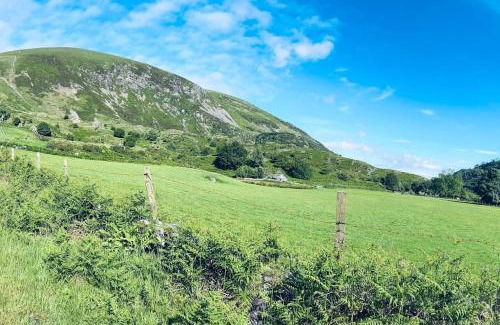 Caernarfon House | Eilio Cottage- Closely located to Snowdon